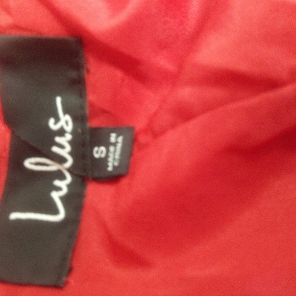 🆕 Lulu's💕Wrap dress 👗 Size 2-4 Small 🌹color beautiful red💄Stunning dress on - Picture 7 of 9